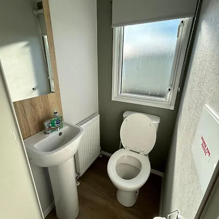 Beautiful 8 Berth Caravan With Decking At Naze Marine Holiday Park Ref 17344Br Walton-on-the-Naze Exterior photo