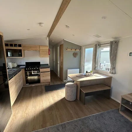 Beautiful 8 Berth Caravan With Decking At Naze Marine Holiday Park Ref 17344Br Walton-on-the-Naze Exterior photo