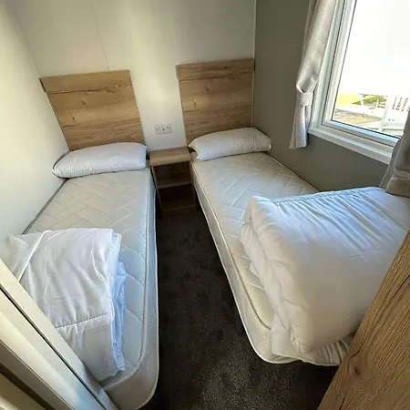 Beautiful 8 Berth Caravan With Decking At Naze Marine Holiday Park Ref 17344Br Walton-on-the-Naze Exterior photo